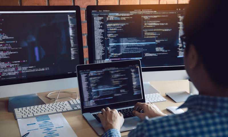 数据科学选型：R与Python如何赋能吉首市网站建设？